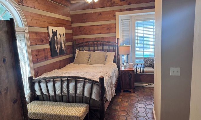 Kingston Springs Cabina | La Pearla Ranch Nashville, 7 bedroom, 8 bath, 9500 sf Log Mansion with pool