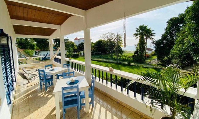 El Farallon del Chiru Casa | La Perla de Farallon Bed and Breakfast