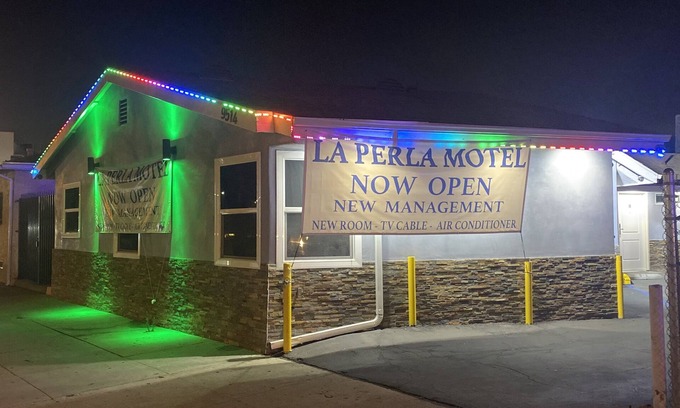 South Gate Hotel | La Perla Motel