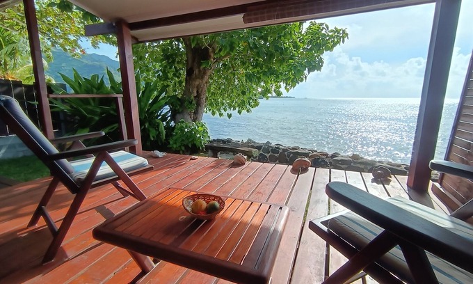 Pihaena Casa | La Perle de Moorea Fare MOANA ITI LAGON EDGE FOOT IN WATER OPUNOHU BAY