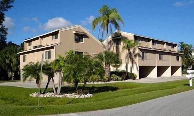 Holmes Beach Condominio | La Playita 3 2 Bedroom Townhouse by Redawning