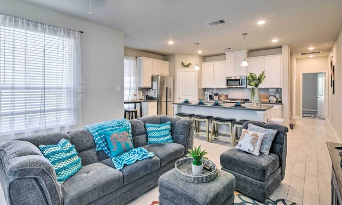 La Porte Casa | La Porte Getaway w/ Deck: Steps to Beach!