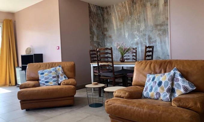 Saint-Come-de-Fresne Apartamento | La poupe, F3 with terrace 60m from the sea