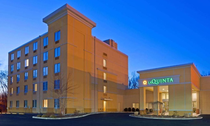 Danbury Hotel | La Quinta by Wyndham Danbury