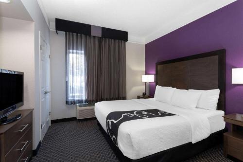 Louisville Hotel | La Quinta by Wyndham Denver Boulder - Louisville