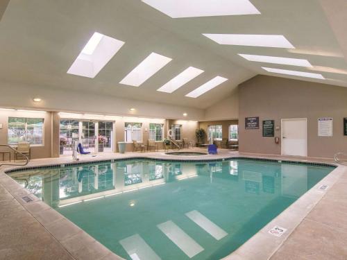 Dupont Hotel | La Quinta by Wyndham Denver Airport DIA