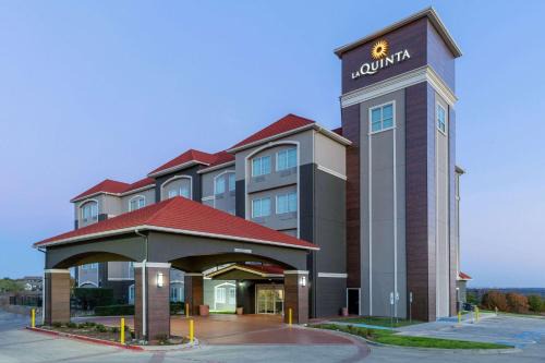 Fort Worth Hotel | La Quinta by Wyndham Fort Worth - Lake Worth