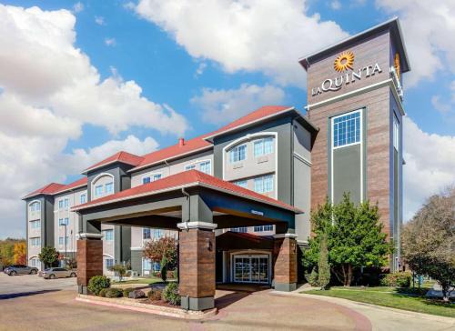 Richland Hills Hotel | La Quinta by Wyndham Fort Worth NE Mall