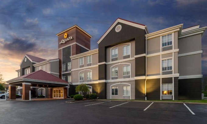 Lexington Hotel | La Quinta by Wyndham Lexington South/Hamburg