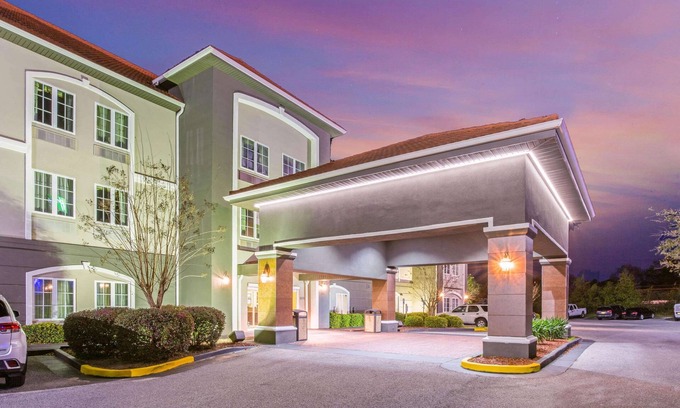 Tillmans Corner Hotel | La Quinta Inn & Suites by Wyndham Mobile - Tillman's Corner