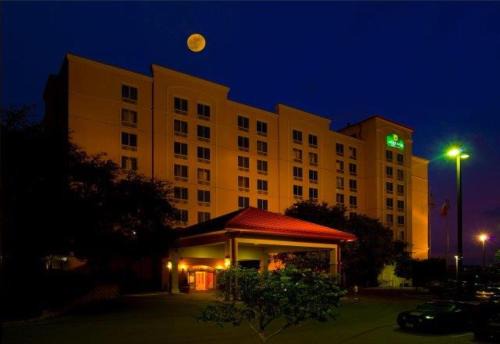 Medical Center District Hotel | La Quinta by Wyndham San Antonio Medical Ctr. NW
