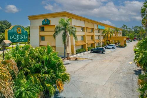 Tampa Hotel | La Quinta by Wyndham Tampa Brandon West