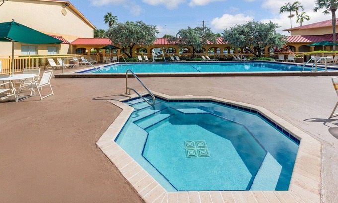 Imperial Point Hotel | La Quinta by Wyndham Fort Lauderdale Pompano Beach
