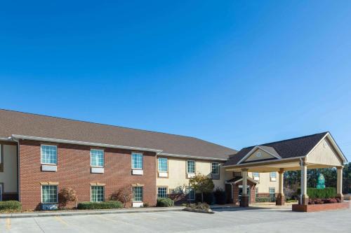 Calhoun Hotel | La Quinta Inn by Wyndham Calhoun South I-75