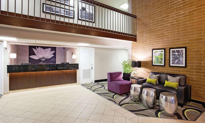 Oshkosh Hotel | La Quinta Inn by Wyndham Oshkosh