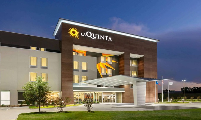 College Station Hotel | La Quinta Inn & Suites by Wyndham College Station North