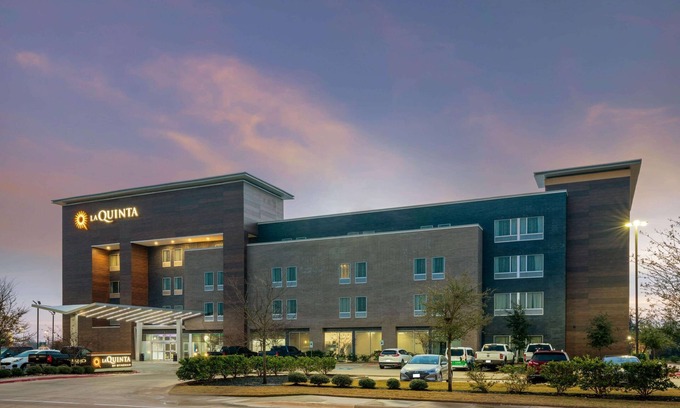 Wellborn Hotel | La Quinta Inn & Suites by Wyndham College Station South