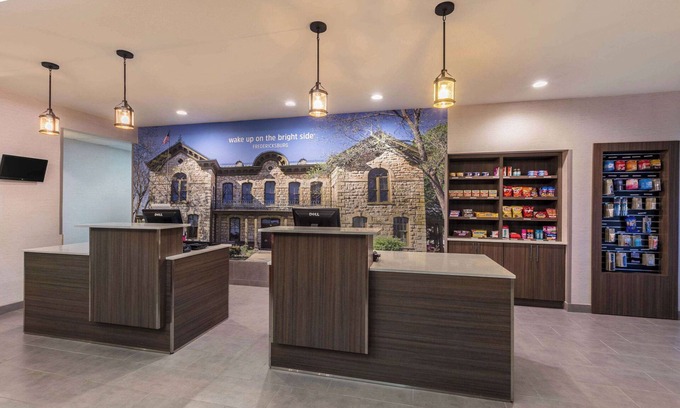 Fredericksburg Hotel | La Quinta Inn & Suites by Wyndham Fredericksburg