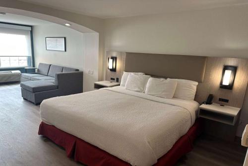Northeast Heights Hotel | La Quinta Inn & Suites by Wyndham Albuquerque Midtown