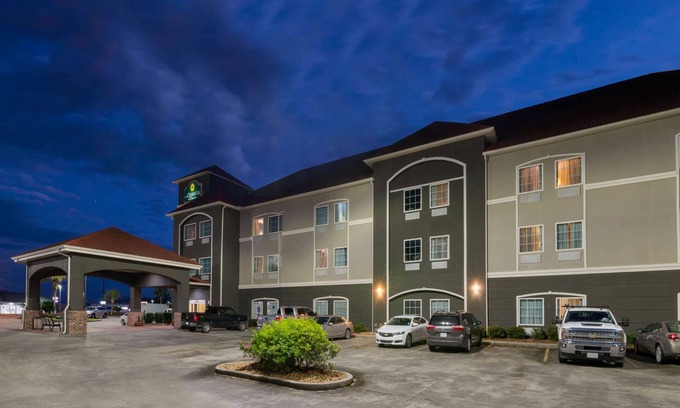 Broussard Hotel | La Quinta Inn & Suites by Wyndham Broussard - Lafayette Area