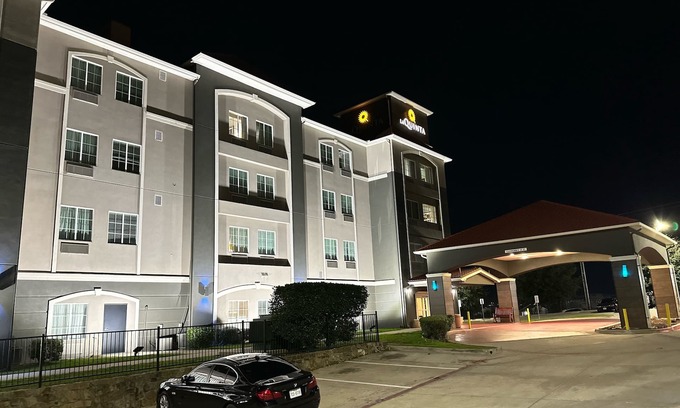 Fort Worth Hotel | La Quinta Inn & Suites by Wyndham Fort Worth - Lake Worth