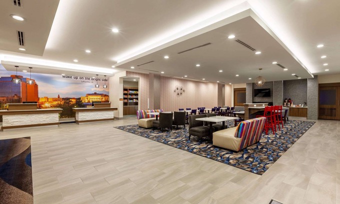 Lafayette Hotel | La Quinta Inn & Suites by Wyndham Lafayette Oil Center