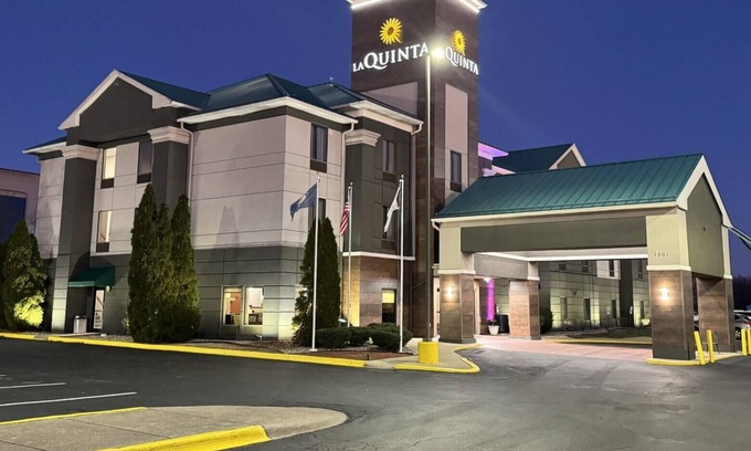 Jeffersontown Hotel | La Quinta Inn & Suites by Wyndham Louisville East