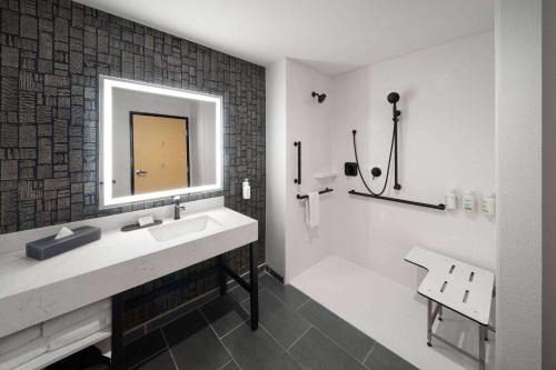 McNeil Hotel | La Quinta Inn & Suites by Wyndham Austin Parmer Tech Ridge