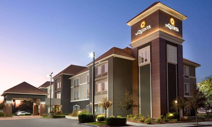 Fresno Hotel | La Quinta Inn & Suites by Wyndham Fresno Northwest