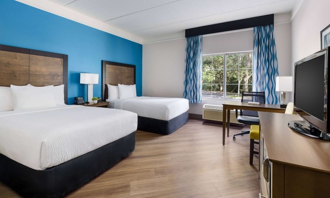 Limona Improvement Hotel | La Quinta Inn & Suites by Wyndham Tampa Brandon Regency Park