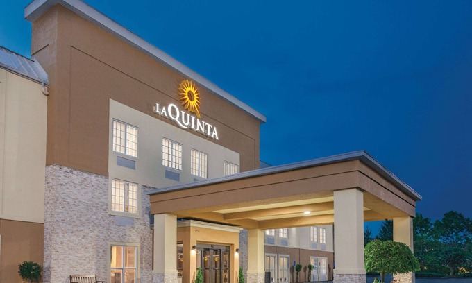 Powell Hotel | La Quinta Inn & Suites by Wyndham Knoxville North I-75