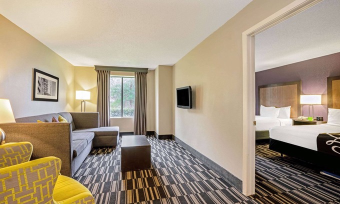 Spring Hotel | La Quinta Inn & Suites by Wyndham The Woodlands/Spring