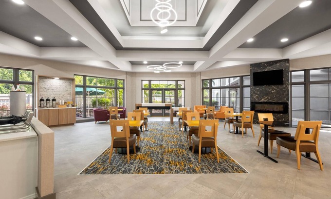 Cary Hotel | La Quinta Inn & Suites by Wyndham Raleigh Cary