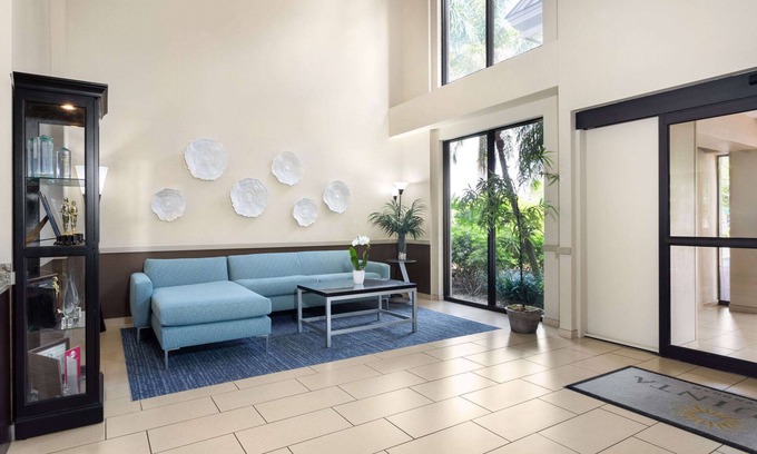 Bonita Shores Hotel | La Quinta Inn & Suites by Wyndham Bonita Springs Naples N.