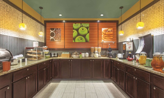 Elizabethtown Hotel | La Quinta Inn & Suites by Wyndham Elizabethtown