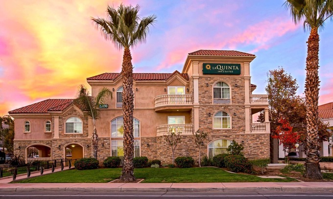 Moreno Valley Hotel | La Quinta Inn & Suites by Wyndham Moreno Valley