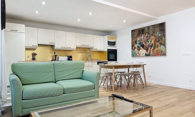 Le Chesnay Apartamento | Vrbo Property