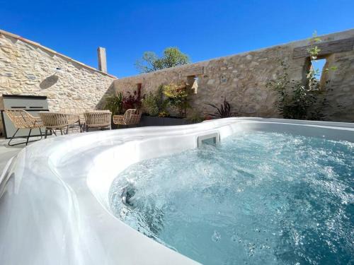 Saint-Andre-de-Sangonis Casa | La Remise-Gîte de charme 7 personnes avec jacuzzi
