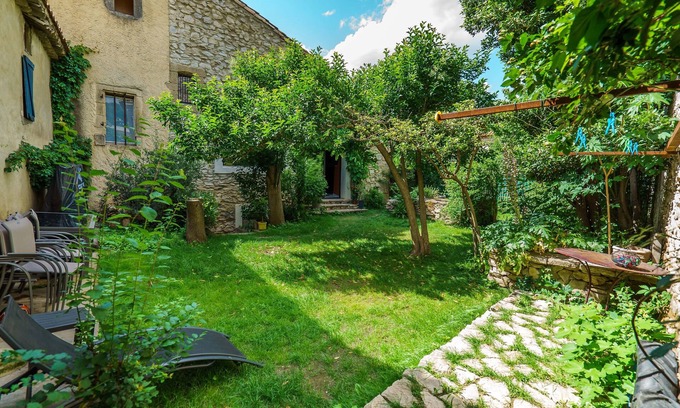 Saint-Bonnet-du-Gard Cabaña | El descuento + Loft = 18 camas en un ambiente cálido y acogedor