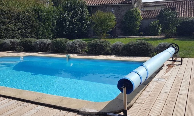 Saint-Juire-Champgillon Casa | La Roseraie, encantadora casa de campo para 2 con gran piscina.