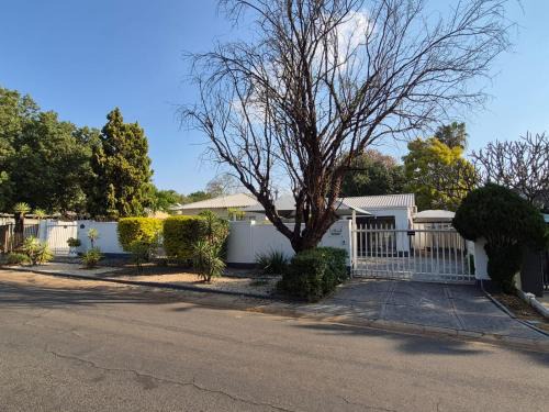Rustenburg Casa | La'Ruach Guesthouse