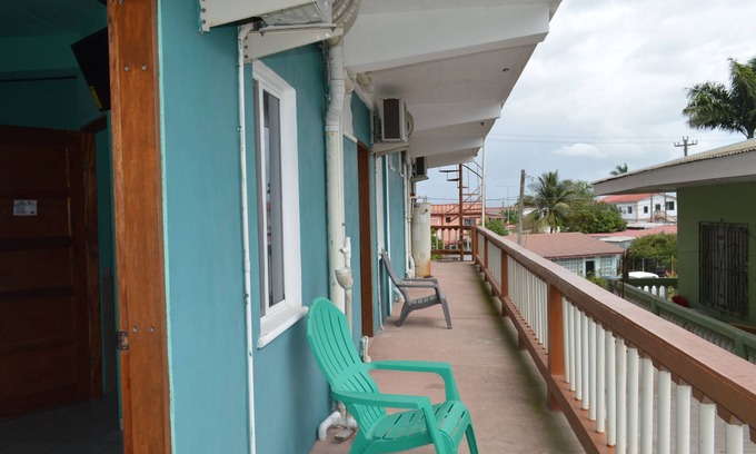 San Ignacio Casa | LA's Guest House