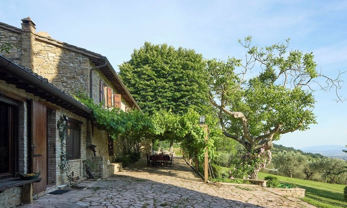 Mora Casa | La Sentinella.Casa rural en las colinas de Asís con piscina y parque enla natura