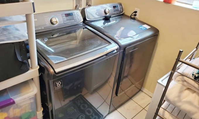 Reseda Apartamento | LA Studio w/Gated Parking-Amazing Location & Value