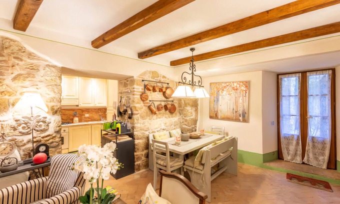Cetona Casa | La Terrazza, Cetona, Tuscany, historic stone house with garden.