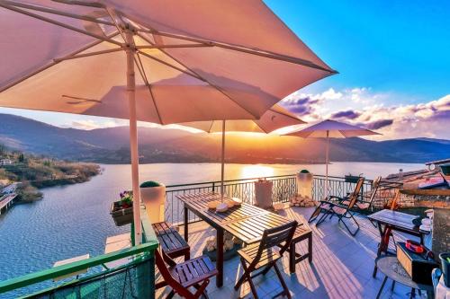 Castel di Tora Casa | La terrazza sul lago Turano