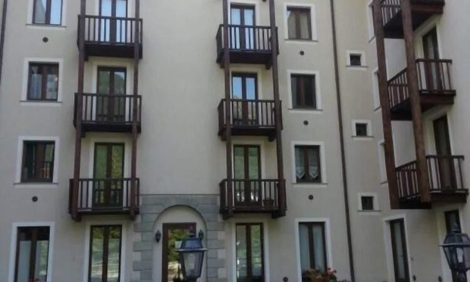 La Thuile Apartamento | LA THUILE: CENTRO DE PAÍS. NUEVO apartamento amueblado de una habitación directamente en los campos de esquí. Paseos de verano plaza de aparcamiento, bodega.