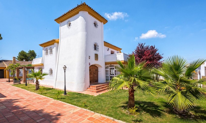 Fuente de Piedra Villa | La Torre, villa mirador de la laguna.