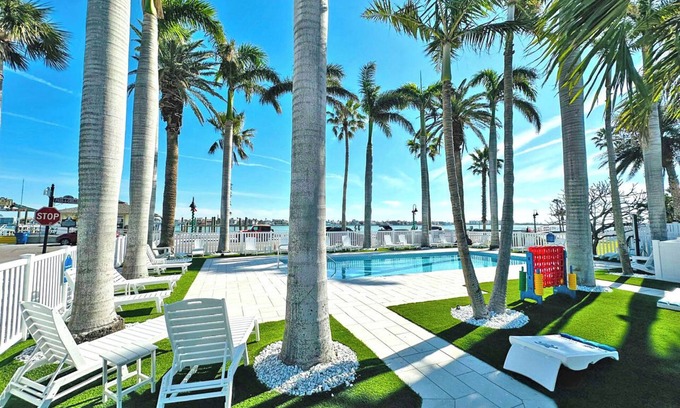 Pass-a-Grille Historic District Apartamento | La Tortuga Historic Downtown Pass A Grille St Pete Beach 1 thru 9