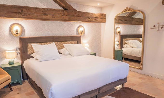 Pezenas Apartamento | La Tour, Gîte Haut de Gamme aux Charpentes Apparentes, Avec Piscine et Sauna